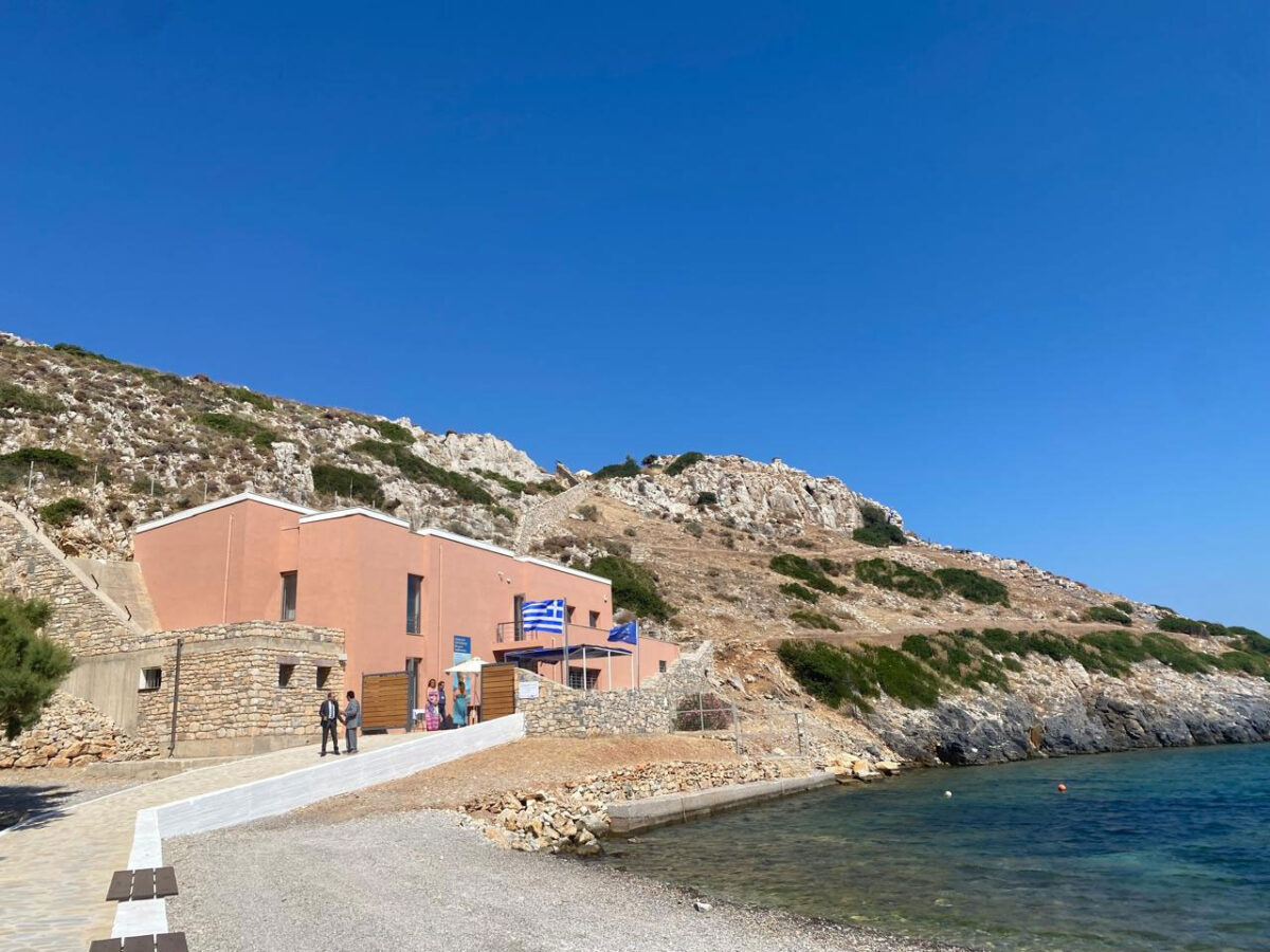 Το Διαχρονικό Αρχαιολογικό Μουσείο Αγαθονησίου και η ακρόπολη στο Καστράκι. Πηγή εικόνας: ΥΠΠΟ.