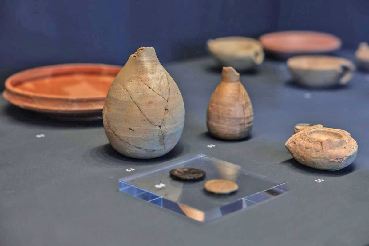 Άποψη των εκθεμάτων που φιλοξενούνται στο Διαχρονικό Αρχαιολογικό Μουσείο στο Αγαθονήσι. Πηγή εικόνας: ΥΠΠΟ.
