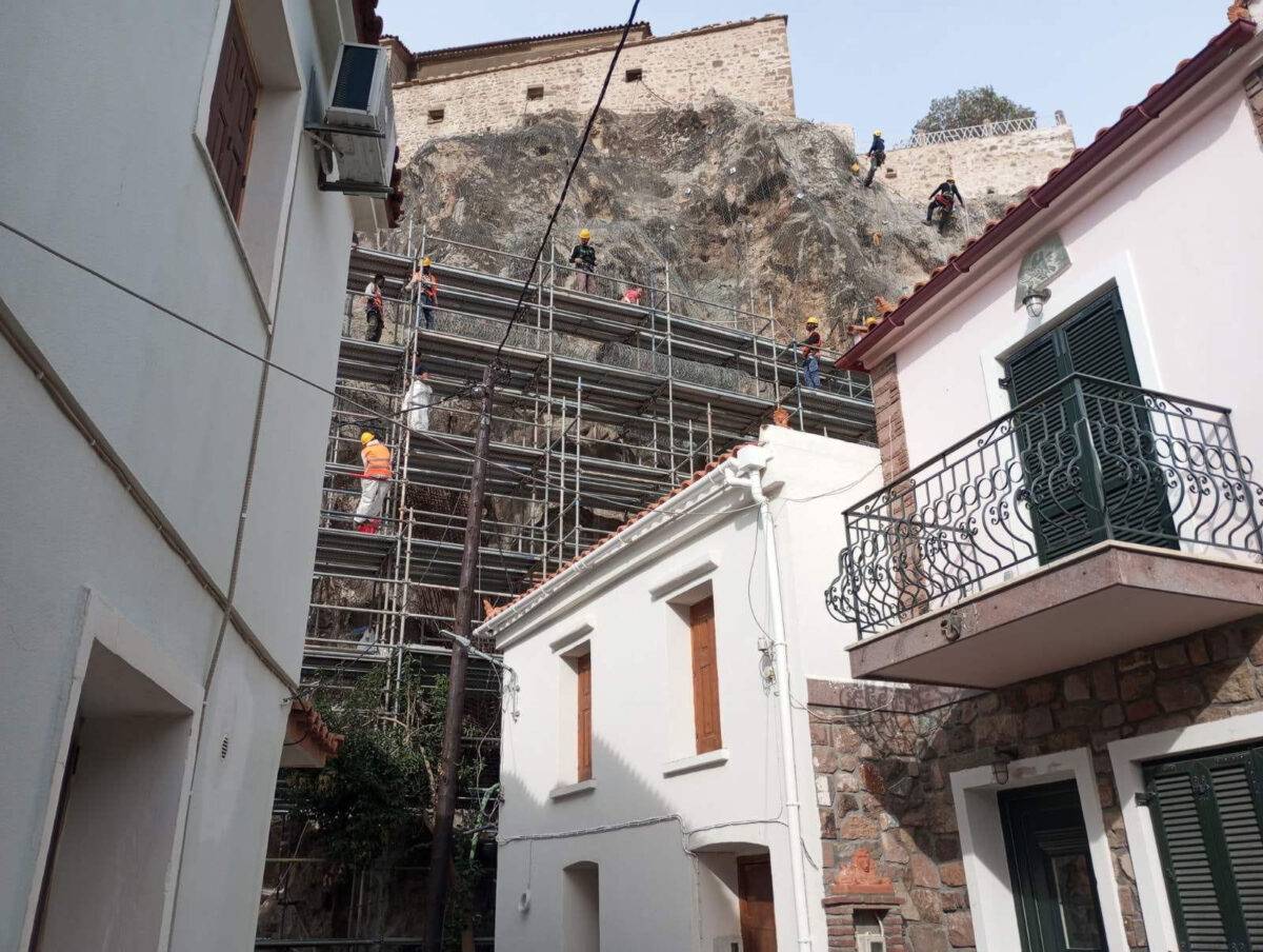 Εργασίες στερέωσης των πρανών στον βράχο της Πέτρας. Πηγή εικόνας: ΥΠΠΟ.