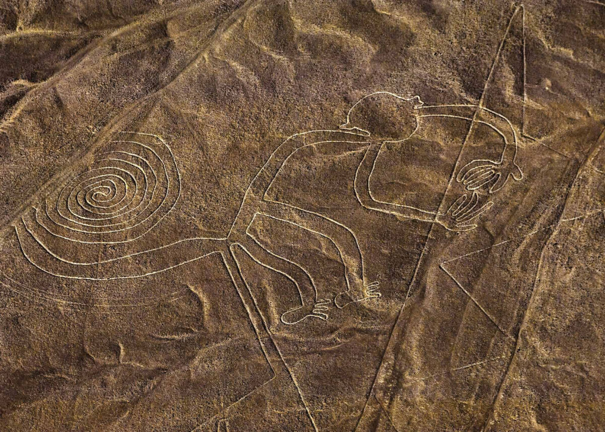 Οι Γραμμές της Nazca, αρχαία γεωγλυφικά, τεράστιες μορφές και γραμμές χαραγμένες στην έρημο. Πηγή εικόνας: Πρεσβεία του Περού στην Ελλάδα.