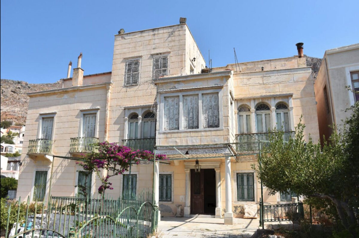 Εξωτερική όψη του Αρχοντικού Βουβάλη στην Κάλυμνο. Πηγή εικόνας: ΥΠΠΟ.