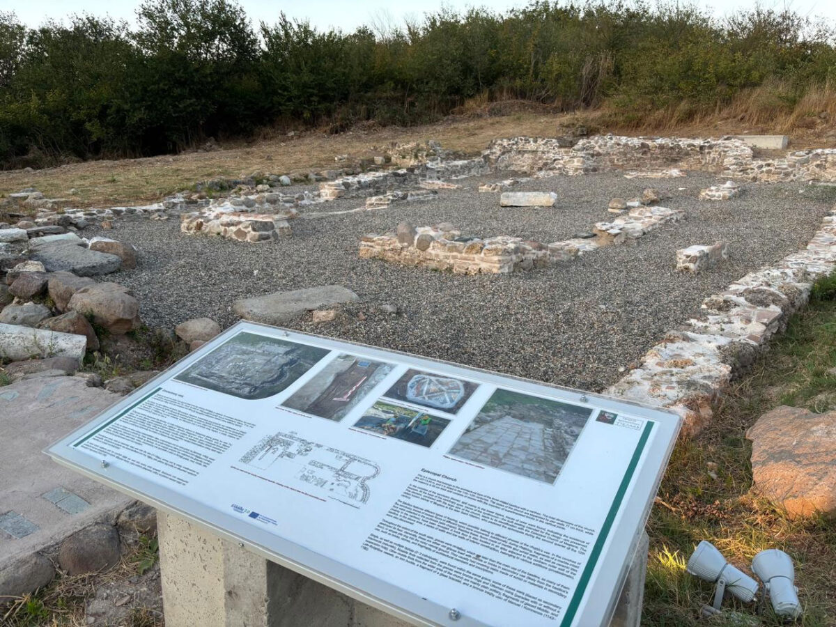 Τα κατάλοιπα της Eπισκοπικής Βασιλικής. Πηγή εικόνας: ΥΠΠΟ.