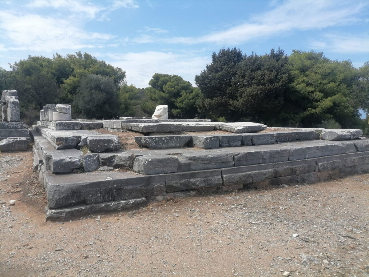 Ερείπια του ναού της Νεμέσεως. Πηγή εικόνας: ΥΠΠΟ.