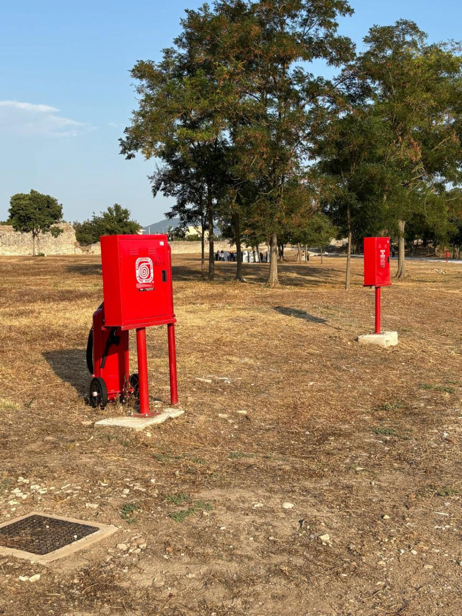 Εγκατάσταση συστήματος πυρόσβεσης στον αρχαιολογικό χώρο των Φιλίππων. Πηγή εικόνας: ΥΠΠΟ.