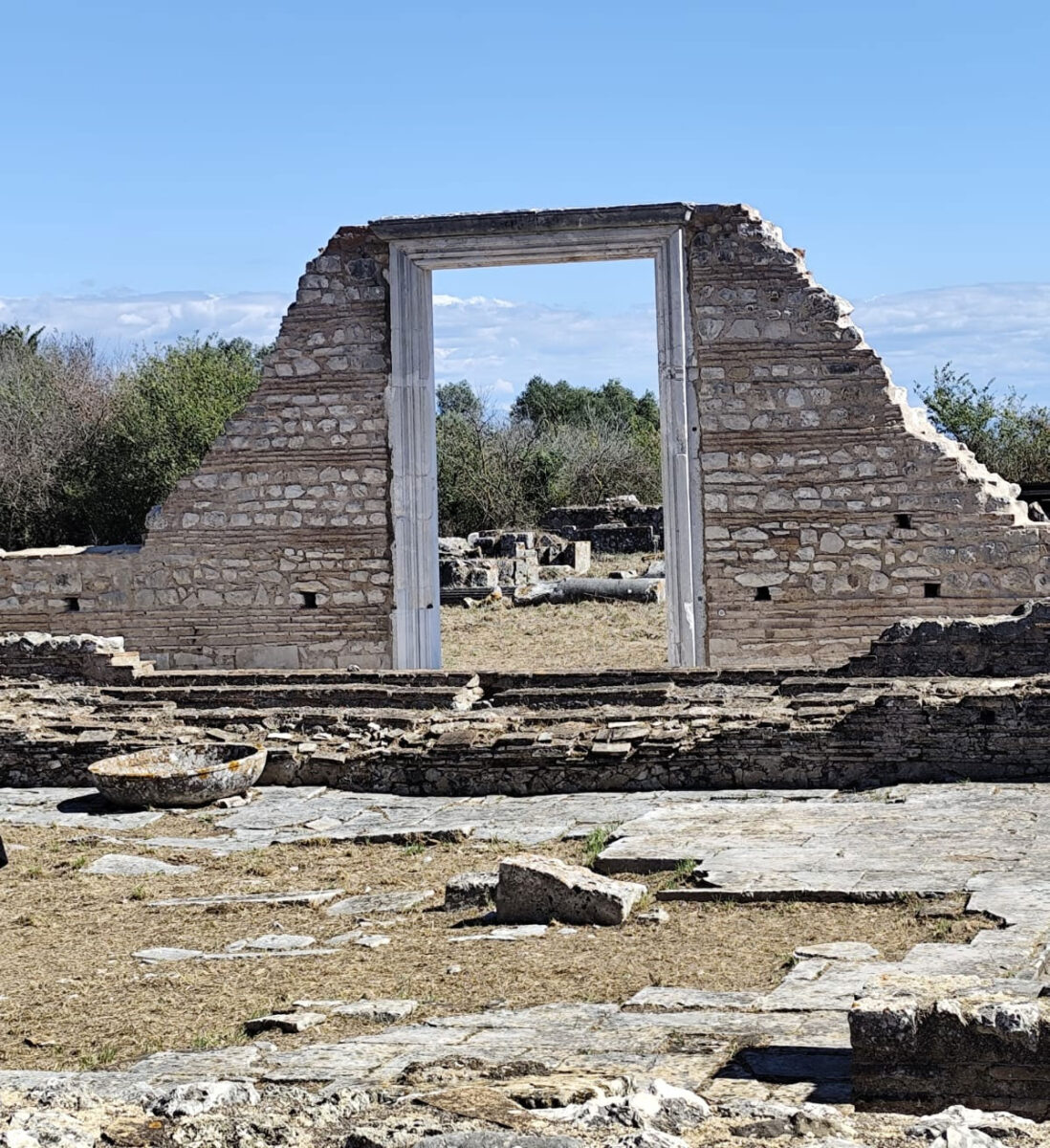 Η Πύλη της Βασιλικής του Αλκίσωνος στον αρχαιολογικό χώρο της Νικόπολης. Πηγή εικόνας: ΥΠΠΟ.