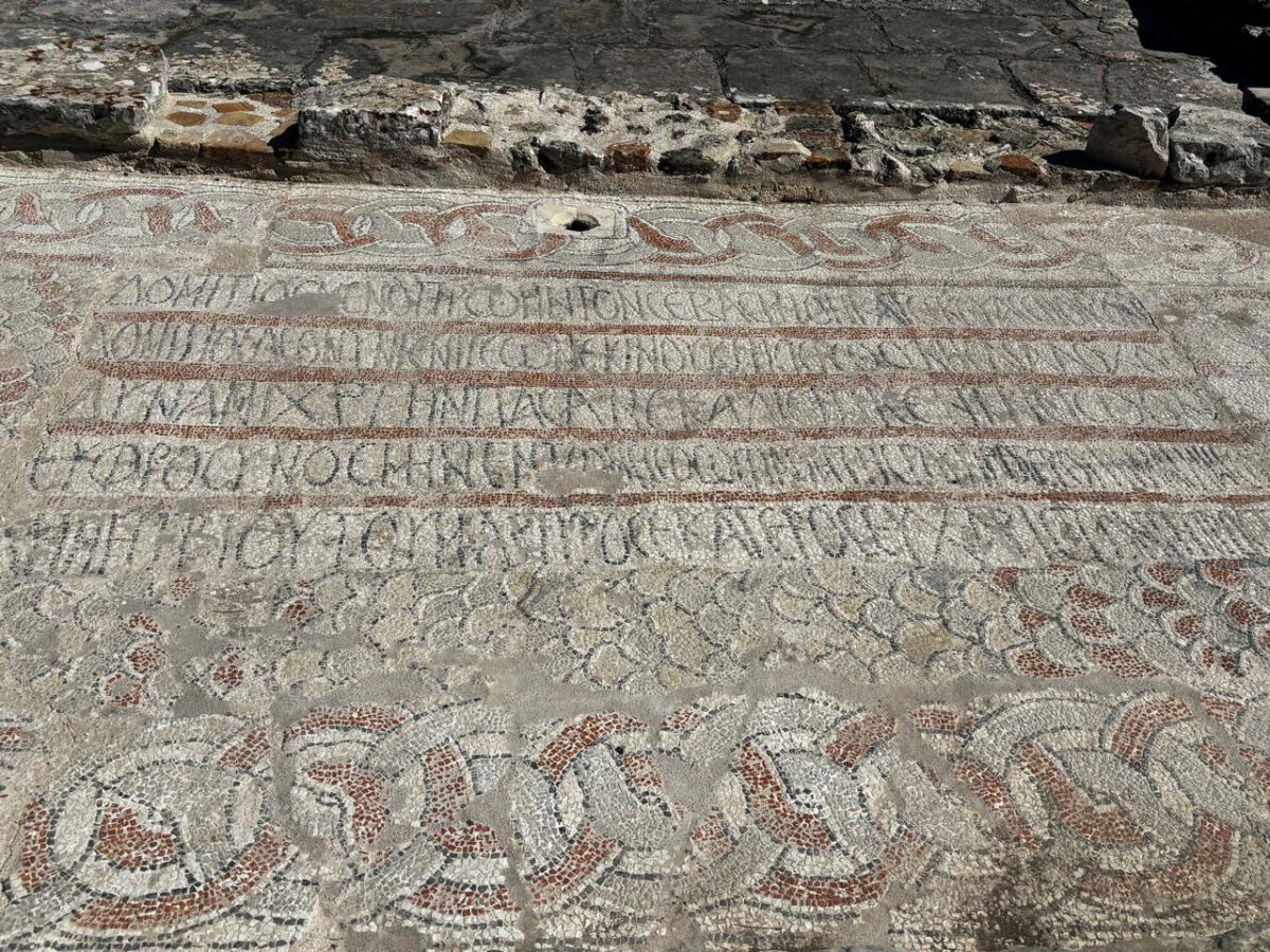 Τα εντυπωσιακά ψηφιδωτά της Βασιλικής Α' στη Νικόπολη. Πηγή εικόνας: ΥΠΠΟ.