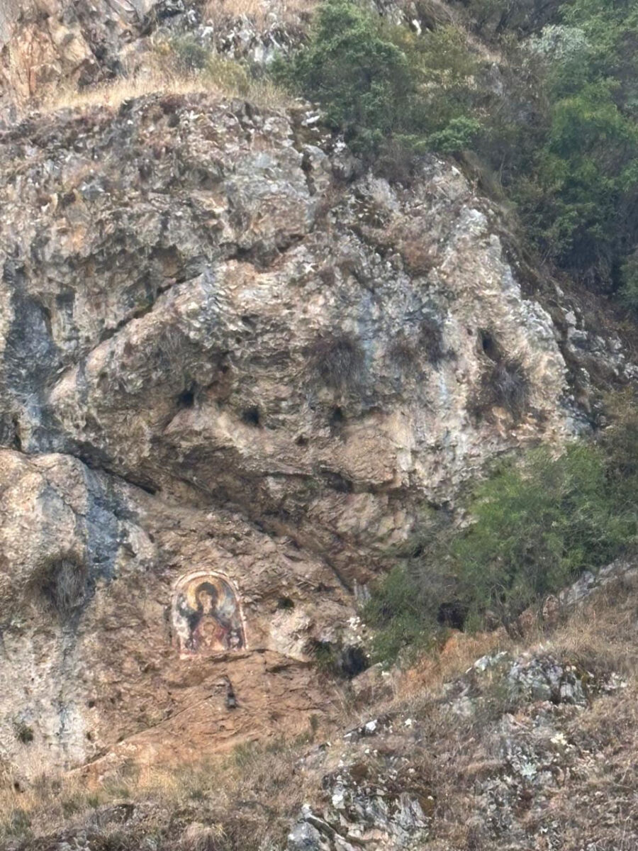 Η βραχογραφία της Παναγίας Βλαχερνιώτισσας. Πηγή εικόνας: ΥΠΠΟ.