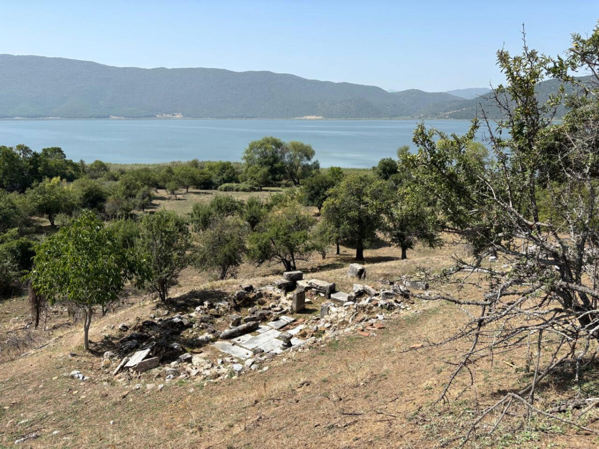 Κατάλοιπα του ναού των Αγίων Αποστόλων. Πηγή εικόνας: ΥΠΠΟ.