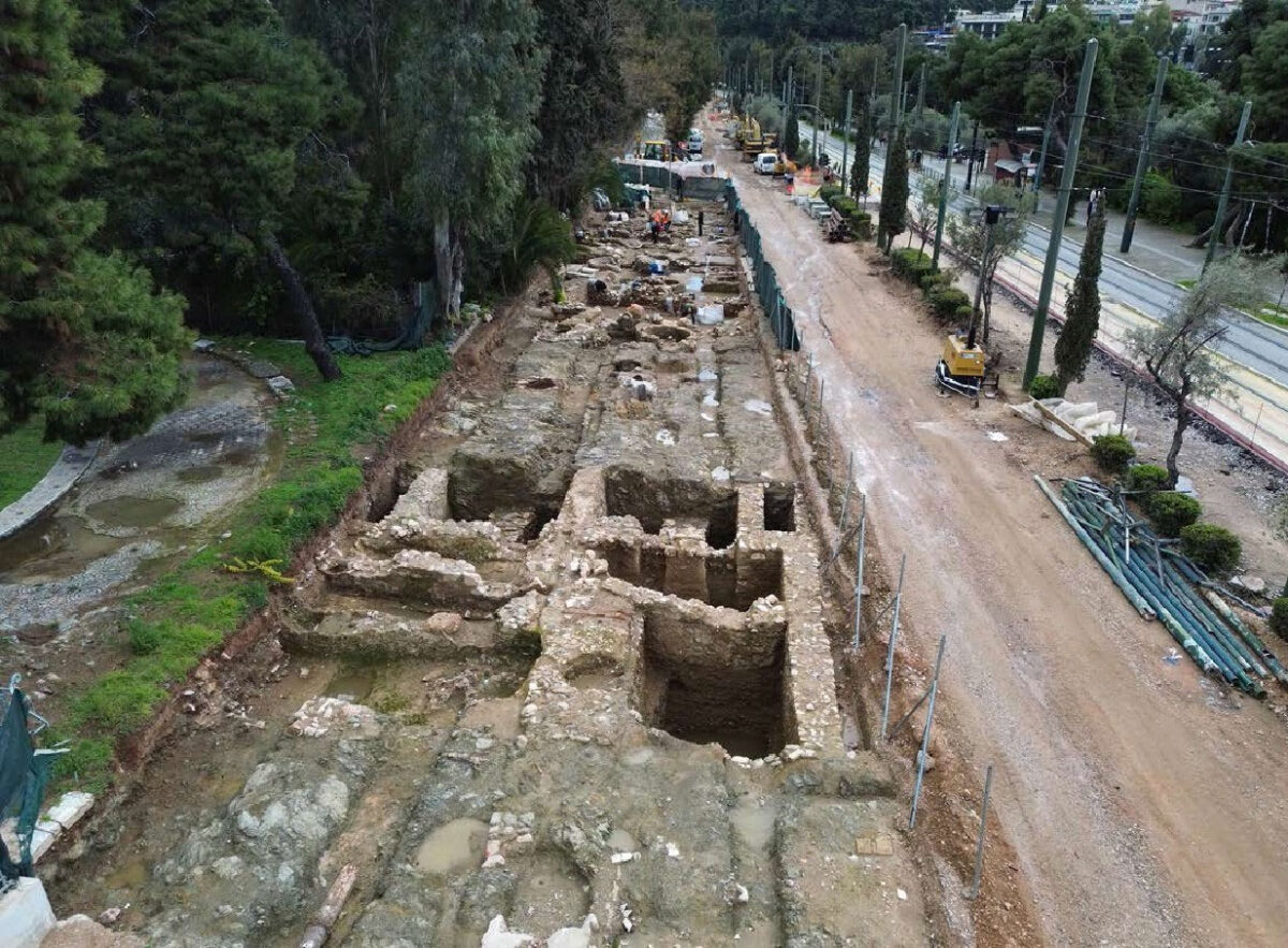 Η θέση του ευρήματος σε σχέση με τον οδικό άξονα της Λεωφ. Βασιλίσσης Όλγας. Πηγή εικόνας: ΥΠΠΟ.