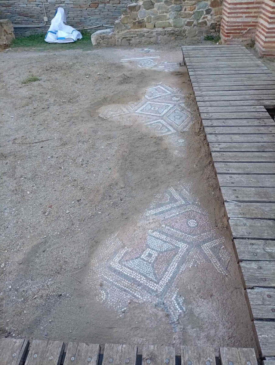 Ψηφιδωτά δάπεδα στο Γαλεριανό συγκρότημα, στη Θεσσαλονίκη. Πηγή εικόνας: ΑΠΕ-ΜΠΕ /Εφορεία Αρχαιοτήτων Πόλης Θεσσαλονίκης.