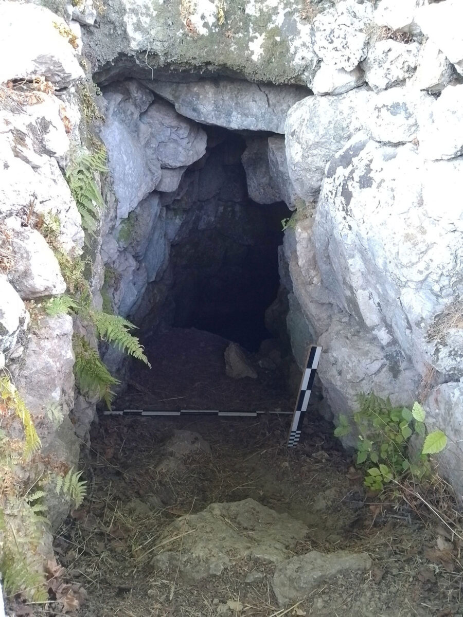 Άποψη της κτιστής υπόγειας κρήνης, από τα βορειοανατολικά. Φωτογραφία αρχείου. Πηγή εικόνας: ΥΠΠΟ / © Χρ. Μαραμπέα.