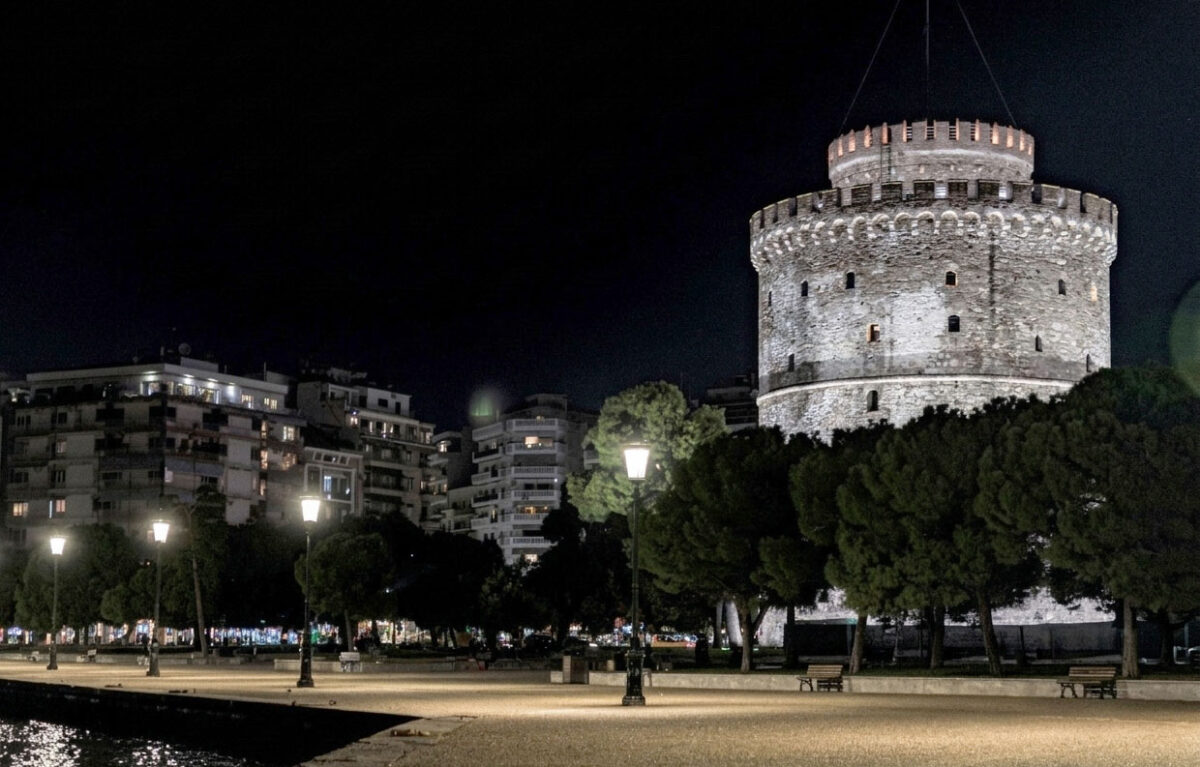 Ο νέος φωτισμός του Λευκού Πύργου στη Θεσσαλονίκη. Πηγή εικόνας: ΥΠΠΟ.